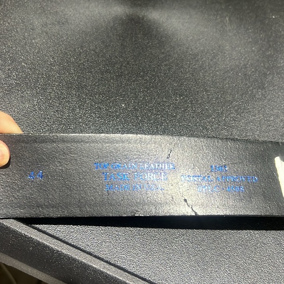 TASK FORCE Black Top Grain Leather Belt Mens Sz44 Made In USA - Picture 4 of 4